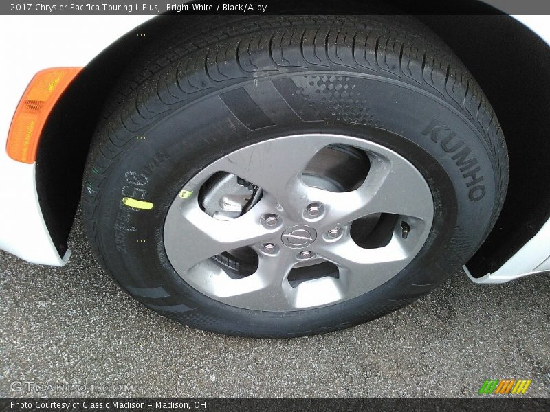 Bright White / Black/Alloy 2017 Chrysler Pacifica Touring L Plus