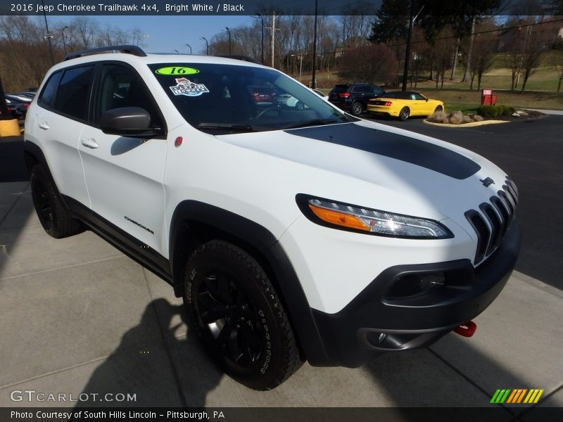 Bright White / Black 2016 Jeep Cherokee Trailhawk 4x4