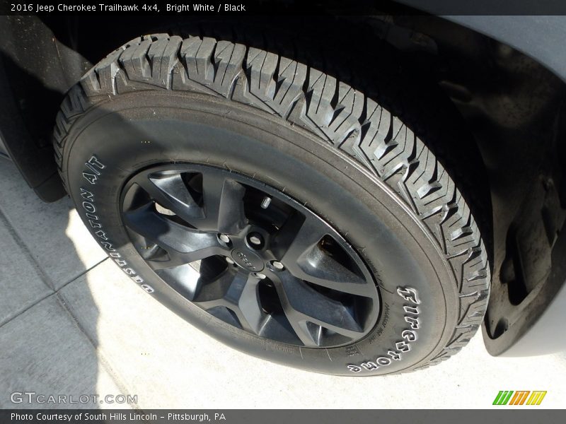 Bright White / Black 2016 Jeep Cherokee Trailhawk 4x4