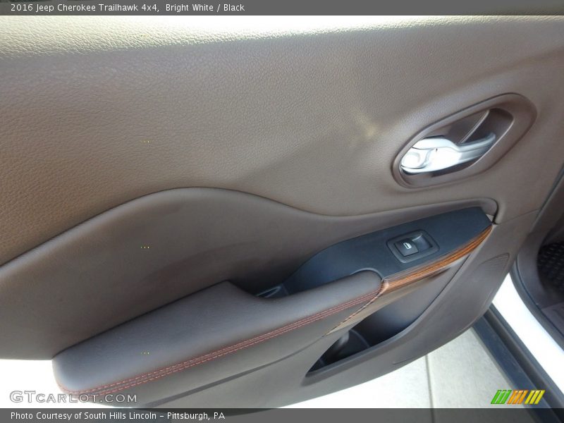 Bright White / Black 2016 Jeep Cherokee Trailhawk 4x4