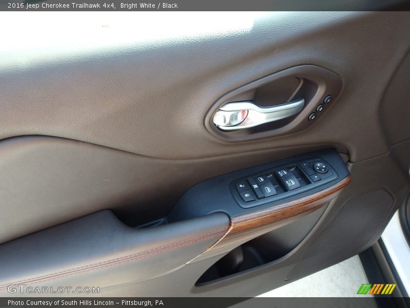 Bright White / Black 2016 Jeep Cherokee Trailhawk 4x4