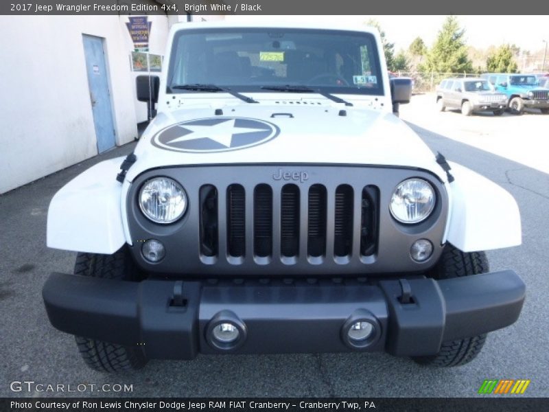 Bright White / Black 2017 Jeep Wrangler Freedom Edition 4x4