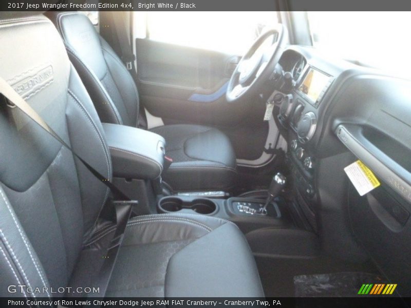 Bright White / Black 2017 Jeep Wrangler Freedom Edition 4x4