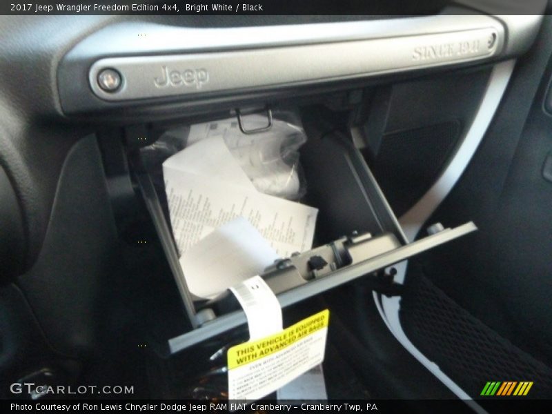 Bright White / Black 2017 Jeep Wrangler Freedom Edition 4x4