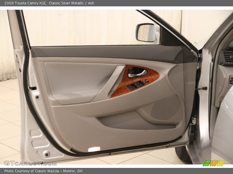 Classic Silver Metallic / Ash 2009 Toyota Camry XLE