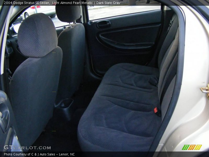 Light Almond Pearl Metallic / Dark Slate Gray 2004 Dodge Stratus SE Sedan