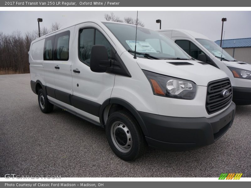 Front 3/4 View of 2017 Transit Van 250 LR Regular