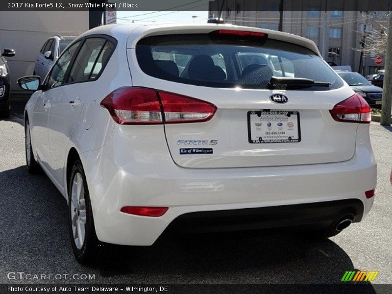 Snow White Pearl / Black 2017 Kia Forte5 LX