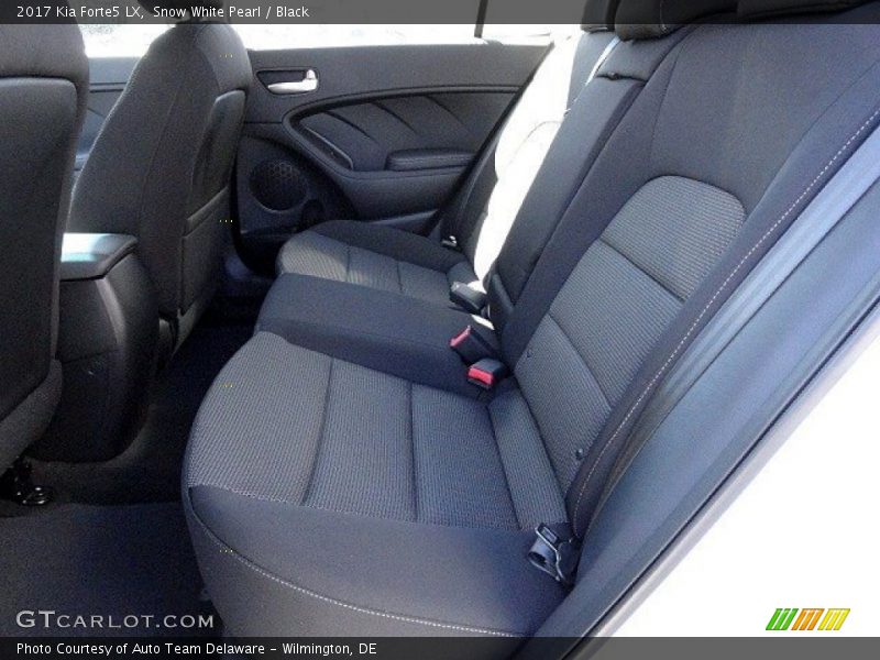 Snow White Pearl / Black 2017 Kia Forte5 LX
