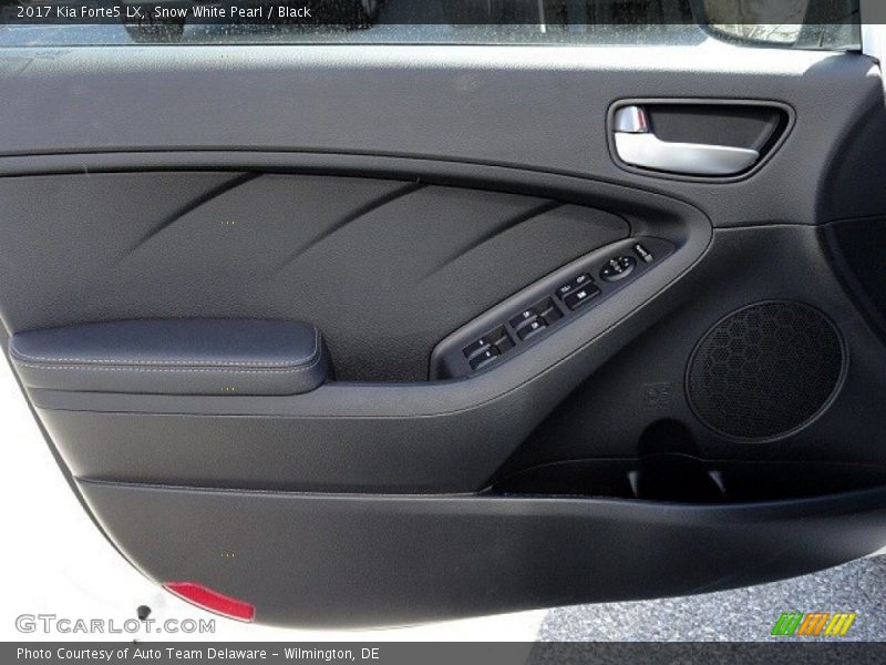 Snow White Pearl / Black 2017 Kia Forte5 LX