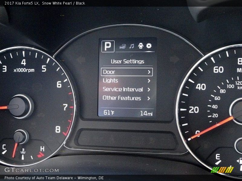 Snow White Pearl / Black 2017 Kia Forte5 LX