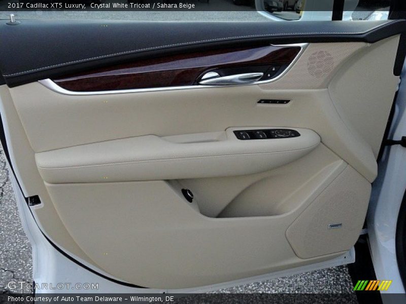 Crystal White Tricoat / Sahara Beige 2017 Cadillac XT5 Luxury