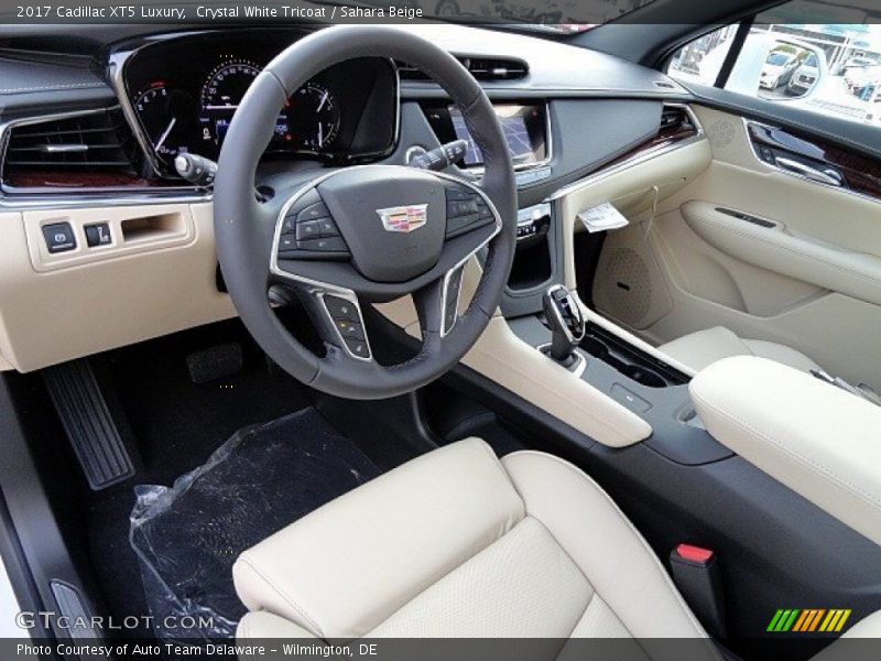 Crystal White Tricoat / Sahara Beige 2017 Cadillac XT5 Luxury