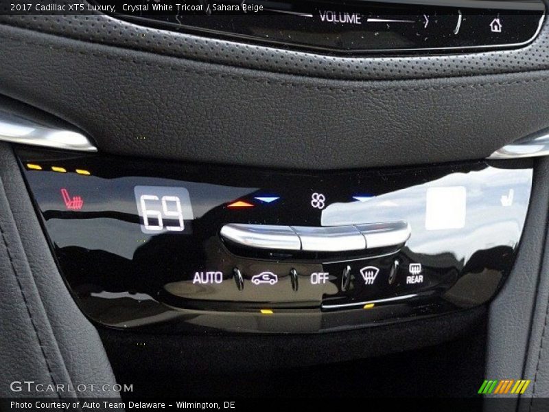 Crystal White Tricoat / Sahara Beige 2017 Cadillac XT5 Luxury