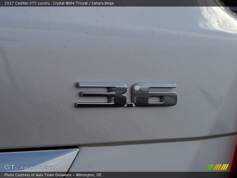 Crystal White Tricoat / Sahara Beige 2017 Cadillac XT5 Luxury