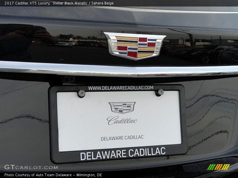 Stellar Black Metallic / Sahara Beige 2017 Cadillac XT5 Luxury