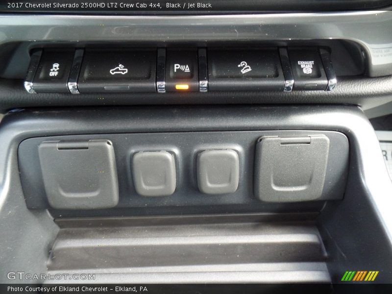 Controls of 2017 Silverado 2500HD LTZ Crew Cab 4x4