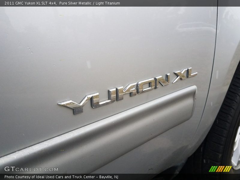 Pure Silver Metallic / Light Titanium 2011 GMC Yukon XL SLT 4x4