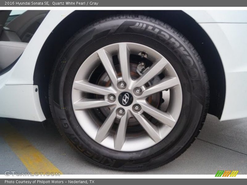 Quartz White Pearl / Gray 2016 Hyundai Sonata SE