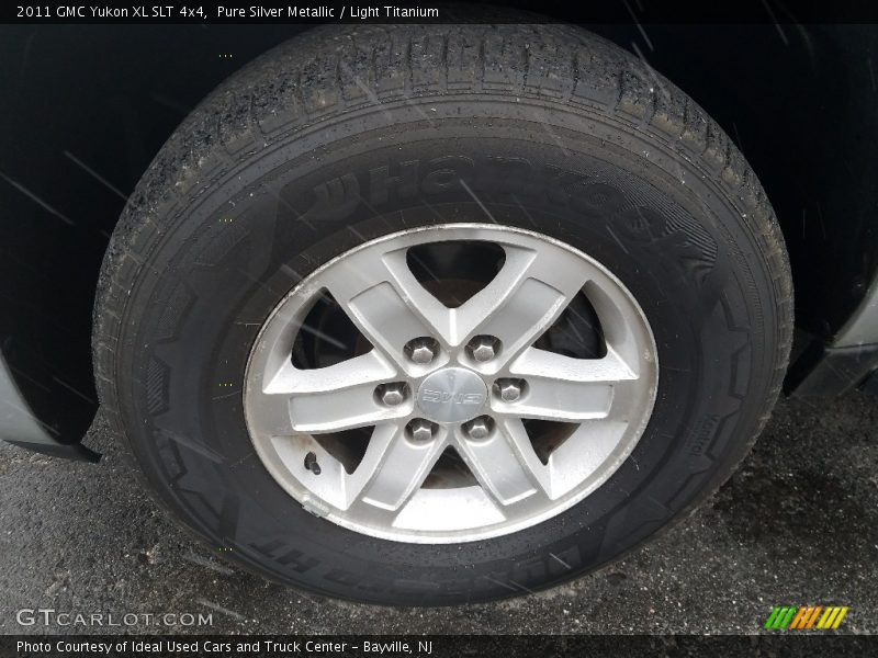 Pure Silver Metallic / Light Titanium 2011 GMC Yukon XL SLT 4x4