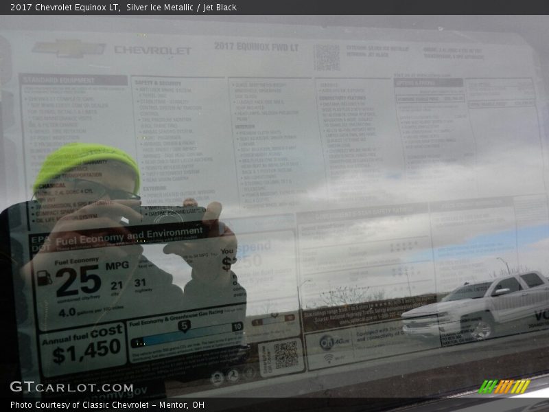 Silver Ice Metallic / Jet Black 2017 Chevrolet Equinox LT