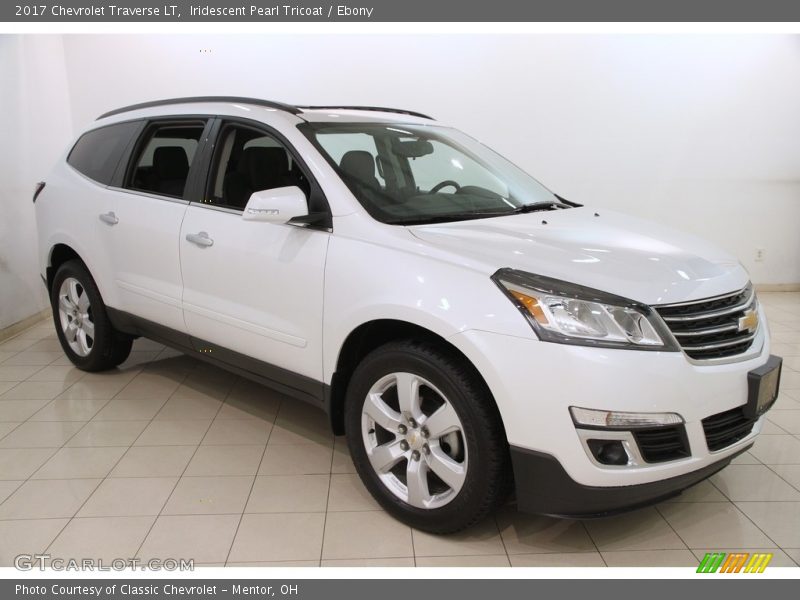 Iridescent Pearl Tricoat / Ebony 2017 Chevrolet Traverse LT
