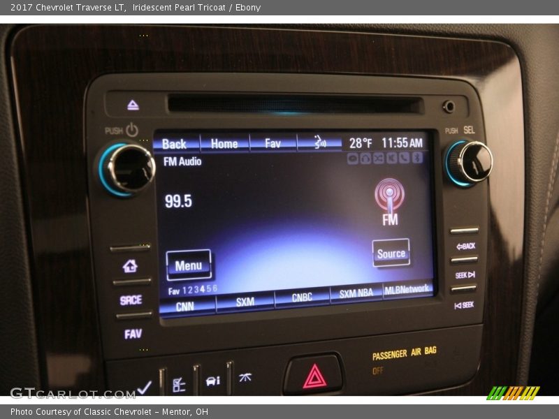 Iridescent Pearl Tricoat / Ebony 2017 Chevrolet Traverse LT