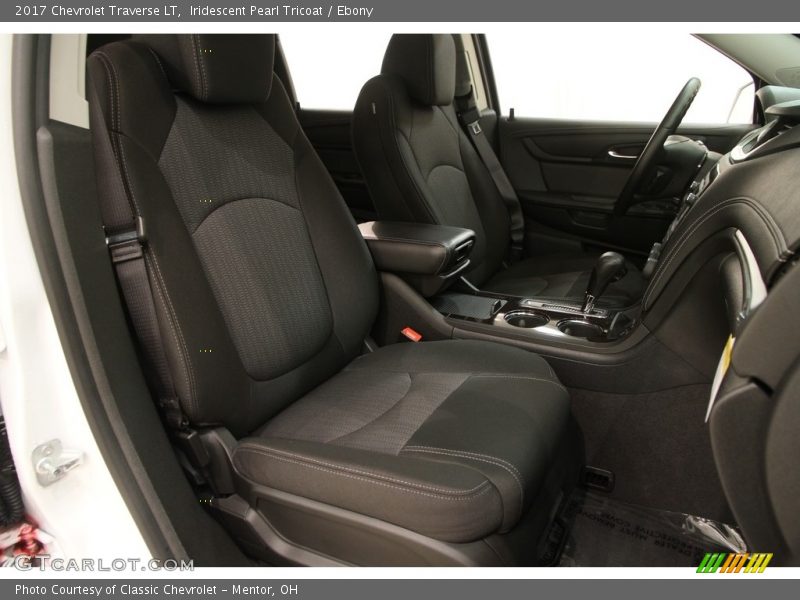 Iridescent Pearl Tricoat / Ebony 2017 Chevrolet Traverse LT