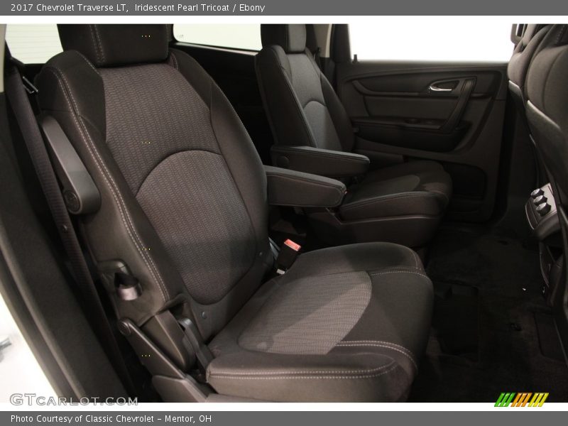 Iridescent Pearl Tricoat / Ebony 2017 Chevrolet Traverse LT
