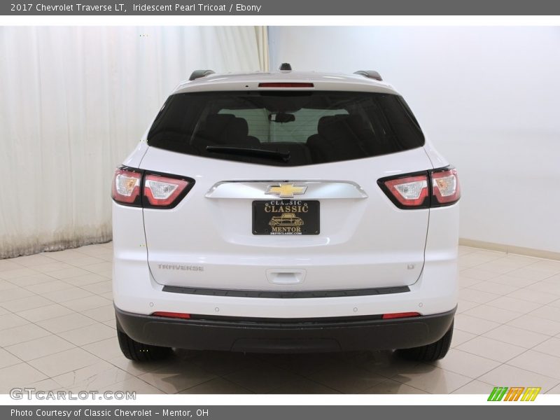 Iridescent Pearl Tricoat / Ebony 2017 Chevrolet Traverse LT