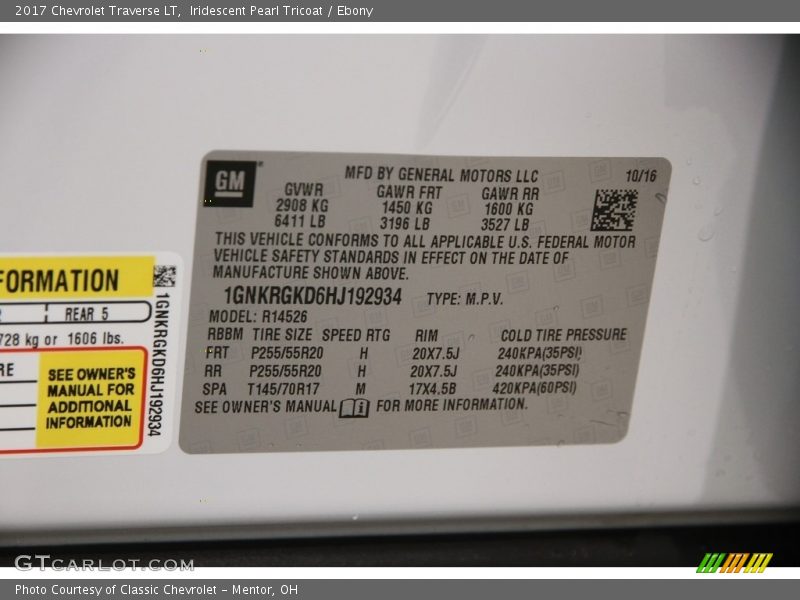 Iridescent Pearl Tricoat / Ebony 2017 Chevrolet Traverse LT