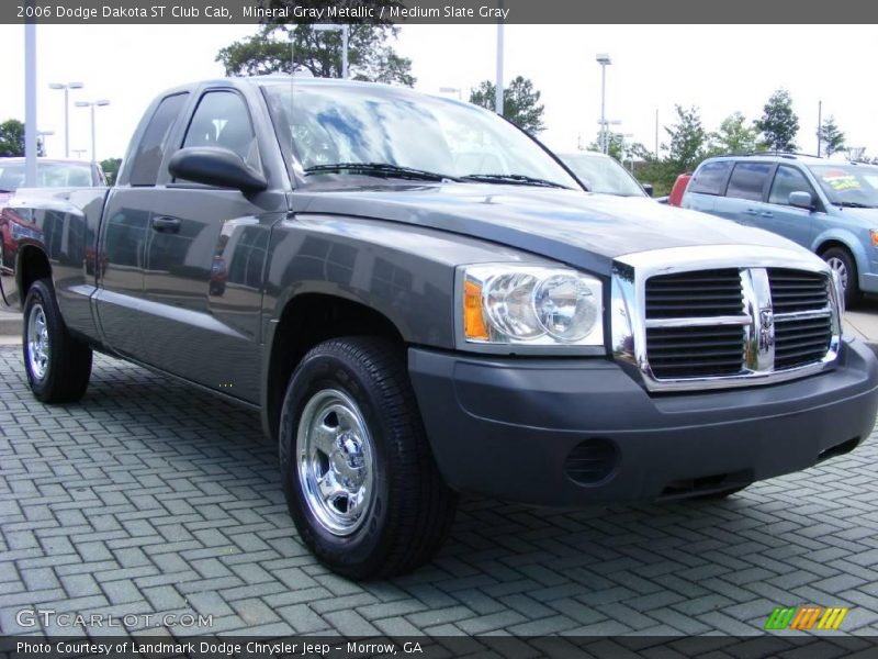 Mineral Gray Metallic / Medium Slate Gray 2006 Dodge Dakota ST Club Cab