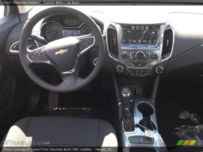 Summit White / Jet Black 2017 Chevrolet Cruze LT
