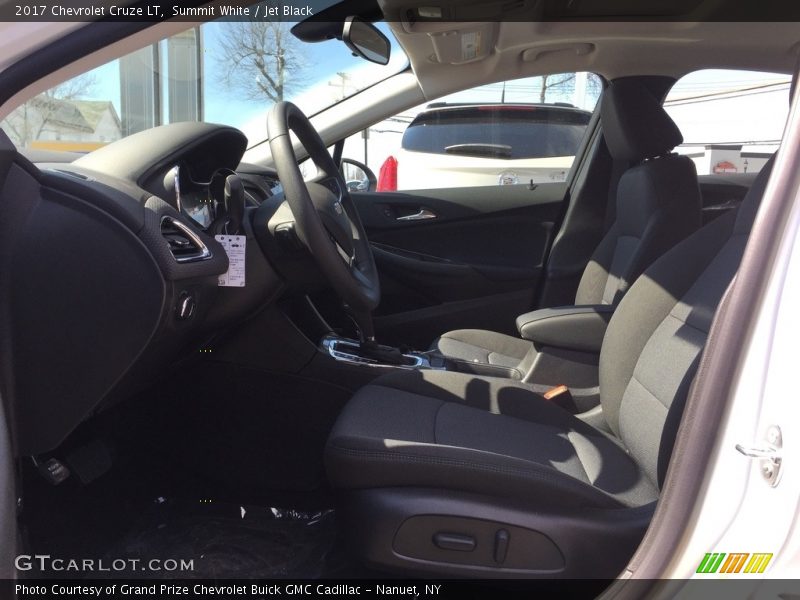 Summit White / Jet Black 2017 Chevrolet Cruze LT
