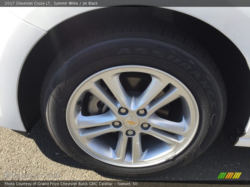 Summit White / Jet Black 2017 Chevrolet Cruze LT