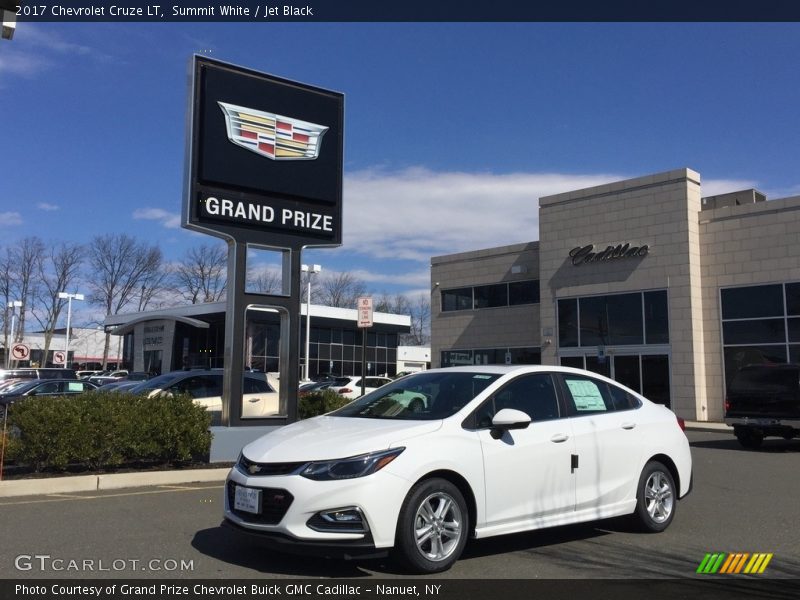Summit White / Jet Black 2017 Chevrolet Cruze LT