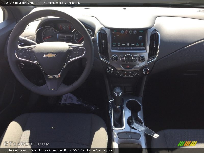 Summit White / Jet Black 2017 Chevrolet Cruze LT