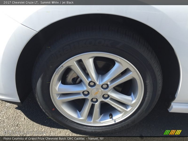 Summit White / Jet Black 2017 Chevrolet Cruze LT