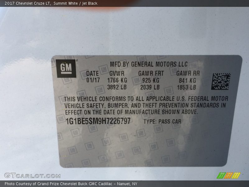 Summit White / Jet Black 2017 Chevrolet Cruze LT