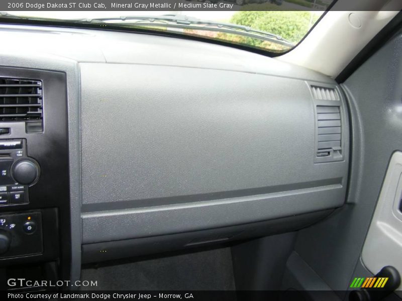 Mineral Gray Metallic / Medium Slate Gray 2006 Dodge Dakota ST Club Cab