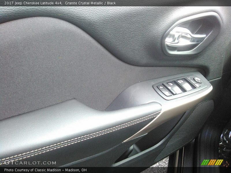 Granite Crystal Metallic / Black 2017 Jeep Cherokee Latitude 4x4