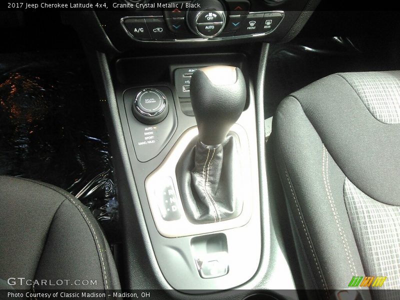 Granite Crystal Metallic / Black 2017 Jeep Cherokee Latitude 4x4