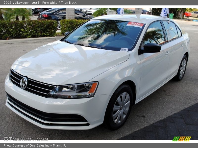 Pure White / Titan Black 2016 Volkswagen Jetta S
