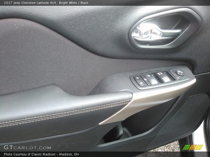 Bright White / Black 2017 Jeep Cherokee Latitude 4x4