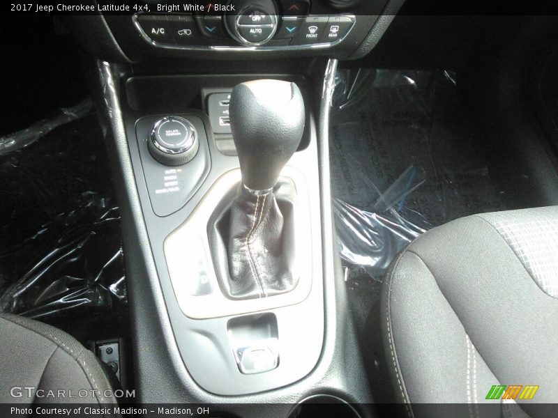 Bright White / Black 2017 Jeep Cherokee Latitude 4x4