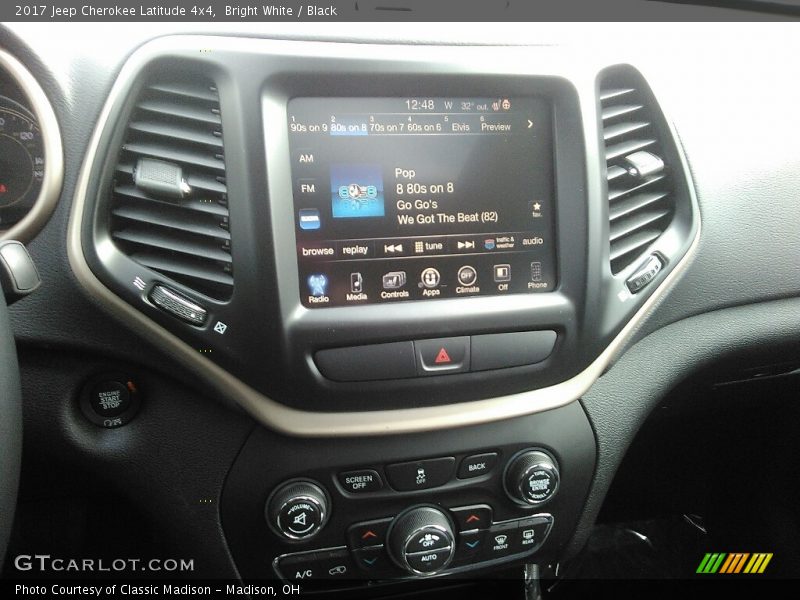 Bright White / Black 2017 Jeep Cherokee Latitude 4x4