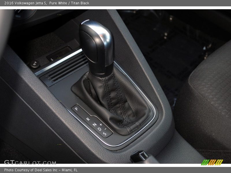Pure White / Titan Black 2016 Volkswagen Jetta S