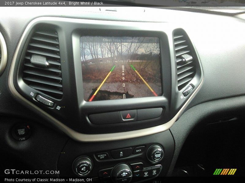 Bright White / Black 2017 Jeep Cherokee Latitude 4x4