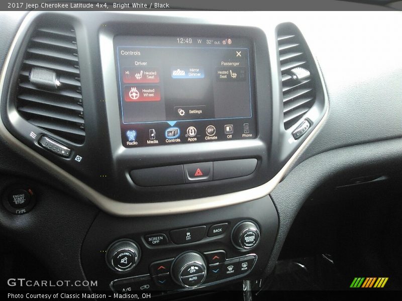 Bright White / Black 2017 Jeep Cherokee Latitude 4x4