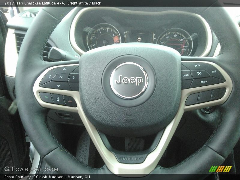 Bright White / Black 2017 Jeep Cherokee Latitude 4x4